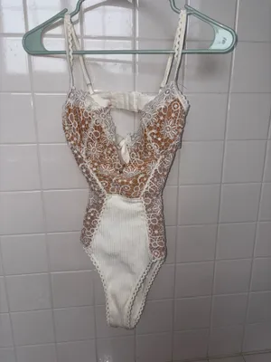 White lace bodysuit thumbnail 2