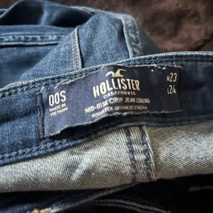 Hollister | Midrise Crop Distressed Blue Jeans Short Petite Size 00 thumbnail 4