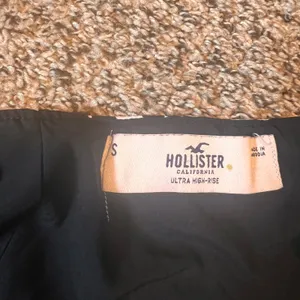 Hollister‎ California Black White Floral Print Ultra High Rise Mini Skirt thumbnail 2