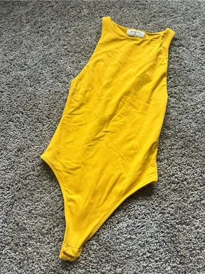 Aritzia Babaton Sleeveless Yellow Bodysuit thumbnail 2