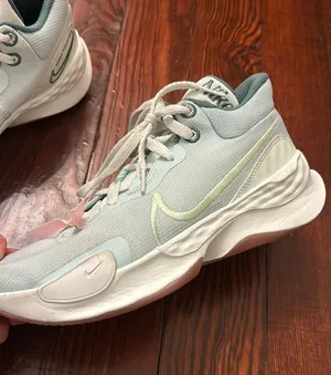 Nike Green Basketball Shoes thumbnail 1