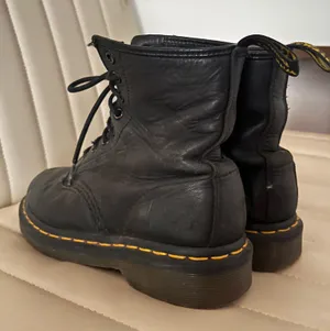Dr. Martens Leather Boots Lace-Up thumbnail 4