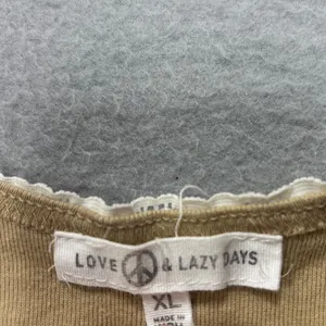 Love & Lazy Days Tank Top XL Teddy Bear Tan Lace Trim‎ Cropped Camisole Y2K thumbnail 3