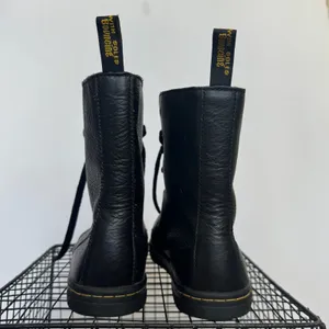 Dr. Martens Stratford Black Leather Floral Fold Down Boots Women’s 8 EU 39 thumbnail 7