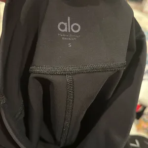 Alo Yoga Warrior High Rise Waist Edgy Goth Black Ripped Slashes Leggings S thumbnail 9
