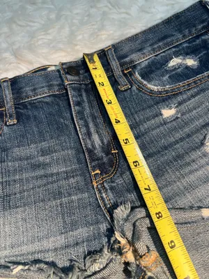 Hollister Size 5 Distressed Mid rise Jean shorts thumbnail 4