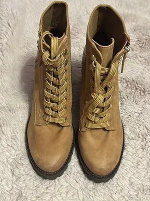 Gibson Latimer Brand new  heeled boots thumbnail 2