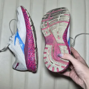 Brooks Women's White and Pink Trainers thumbnail 9