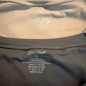QINSEN 2 Pack Ruched Side Short Sleeve T-Shirts Gray Tan XS Slim Fit Crewneck thumbnail 5