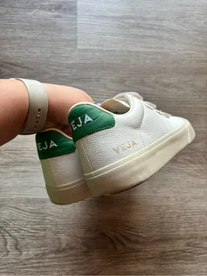 Veja Recife Sneaker In Extra White & Emeraude thumbnail 5