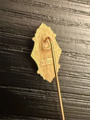 Vintage AVON 70's Stick Pin Kensington Victorian Revival Gold Tone Lapel Pin thumbnail 4