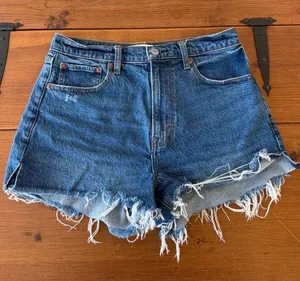 Abercrombie The Mom Short High Rise thumbnail 1