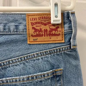 Levi's Premium 501 High Rise Short Size 32 Distressed 100% Cotton Non Stretch thumbnail 6