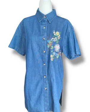 Vintage 90s Embroidered Chambray Denim Shirt Oversized Short Sleeve Heart Floral thumbnail 1