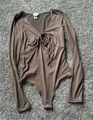 Le Lis Brown Long Sleeve Bodysuit thumbnail 1