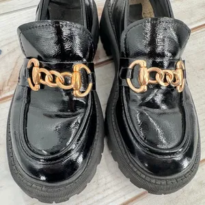 Black Patent Faux Leather Lug Sole Platform Loafers Y2K Inspired Gold Chain 6.5 thumbnail 5