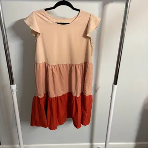 SHEIN Cream, Peach & Red Colorblock Tiered Flutter Sleeve Mini Dress thumbnail 3