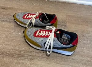 Nike Tennis Shoes size 7 thumbnail 2