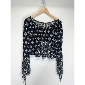 Free People Cropped‎ Top Washed Black Dazed Print Size Small Jersey Long Sleeve thumbnail 2
