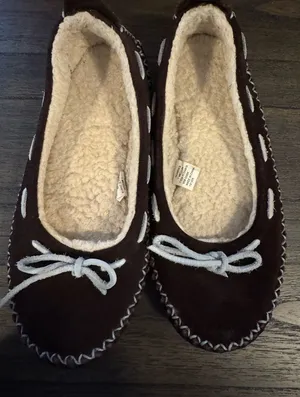 NOT FOR SALE L.L.Bean Brown moccasin Slippers with sherpa Lining women’s 7 thumbnail 1
