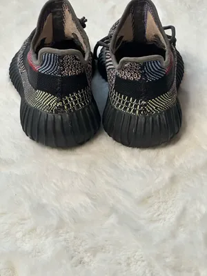 Yeezy 350 Boost V2 Adidas Sneakers Size 9 Men’s thumbnail 6