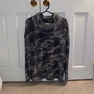 1.4.3. Story by Line Up Camo Turtleneck Sweater thumbnail 2