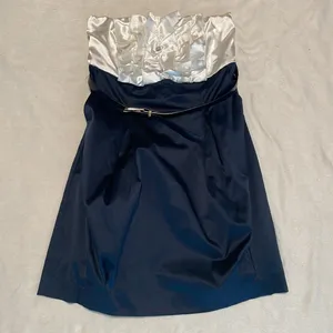 Y2K- Body Central Strapless Dress- Frilly White & Navy with Pockets- Size M- NWT thumbnail 3