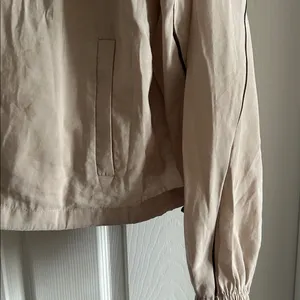 H&M NWT Light Taupe Women's Windbreaker Jacket with Contrast Piping thumbnail 2