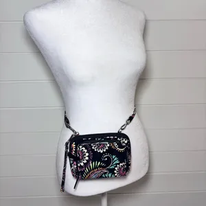 Vera Bradley wristlet/Crossbody Floral Black‎ quilted small Bag /wallet thumbnail 5