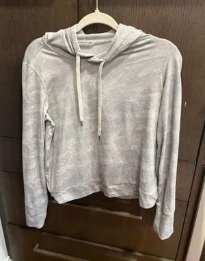 Vuori Halo Essential Dream Knit Hoodie Sweatshirt Light Gray Camo Crop small thumbnail 1