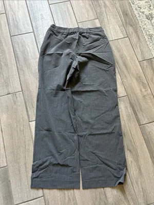 Old Navy Women's gray Pinstripe Wide-Leg Pants thumbnail 3