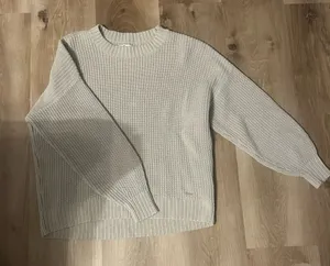 Hollister Sweater  thumbnail 1
