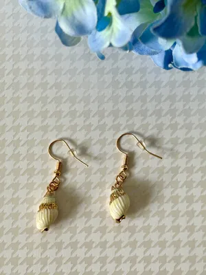 Sea Shell Earrings 🐚 Gold thumbnail 2
