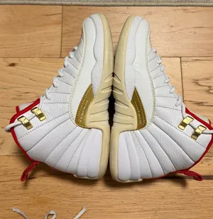 Air Jordan retro white gold red thumbnail 2
