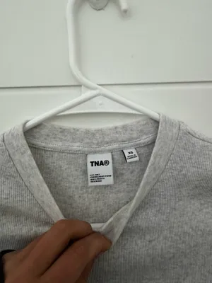 TNA Aritzia Cropped Heather Grey T-Shirt thumbnail 2