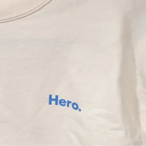 Alix Earle x Hero Cosmetics Cream Crewneck Pullover Sweatshirt Size Small thumbnail 3