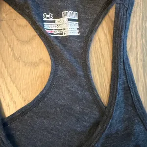 Under Armour Women's Charcoal Tank Top size medium thumbnail 2