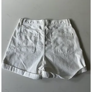 Uniqlo Jeans Women’s 28 White High Rise Denim Shorts thumbnail 3