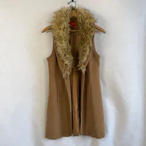 GUESS Los Angeles Womens Medium Camel Tan‎ Faux Fur Collar Longline Vest Chic thumbnail 9