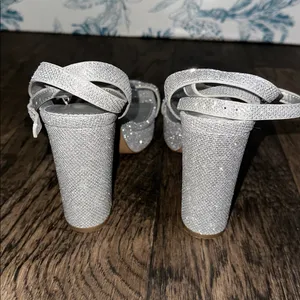 Shimmering Silver Women's Heels Size 8.5 thumbnail 3