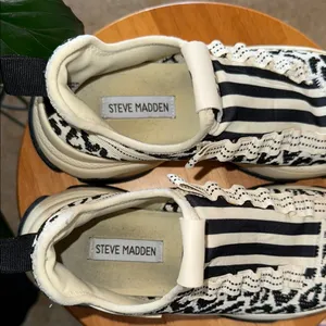 Steve Madden Stylish Black and White Women's Sneakers thumbnail 2