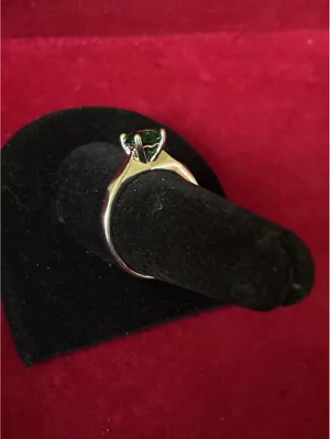 Vintage Silver Tone Faux Emerald Solitaire Ring Green Stone Size 9 thumbnail 4