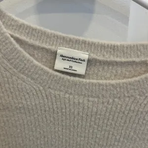 Abercrombie & Fitch Cream Knit Sweater thumbnail 2