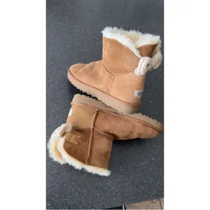 UGG Mini Bailey Knit Bow Boots in classic chestnut suede size 8 thumbnail 6