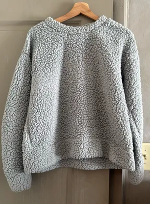 Women’s sweater thumbnail 1