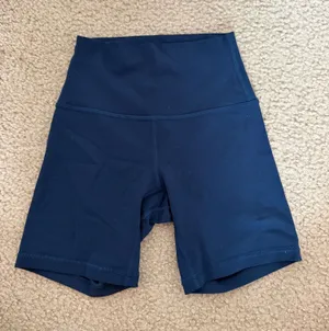 Lululemon Shorts Align 4" thumbnail 1