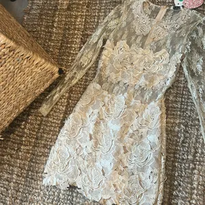 NWT Nellis Boutique Creme Lace Sparkly LS Embellished Dress Size Small thumbnail 3