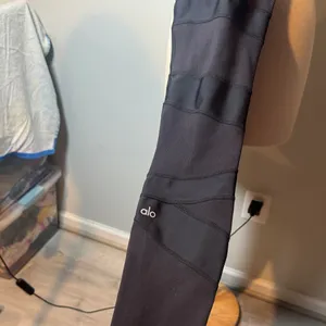 ALO Yoga black Leggings with cross cross design thumbnail 4