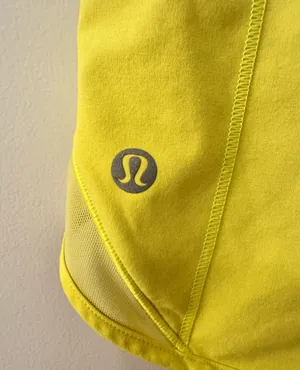 Lululemon Hotty Hot 2.5" Shorts thumbnail 3