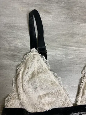 Victoria’s Secret White lace And Black Velvet Bralette thumbnail 7